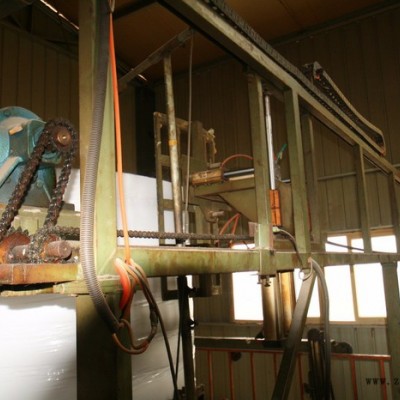 青島新美TDP-2650發泡機、水平自動連續發泡生產線、.聚氨酯發泡機、發泡機械、圓泡發泡機械、 水平連續發泡機