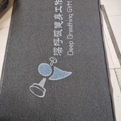 華踏 HT069   公司開業(yè)紅地墊定制 無模壓字地墊 噴印LOGO地墊 防水防滑膠絲地墊 華踏地墊廠家價(jià)格 全國供應(yīng)