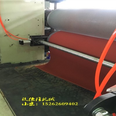 TPV預(yù)制型跑道擠出機
